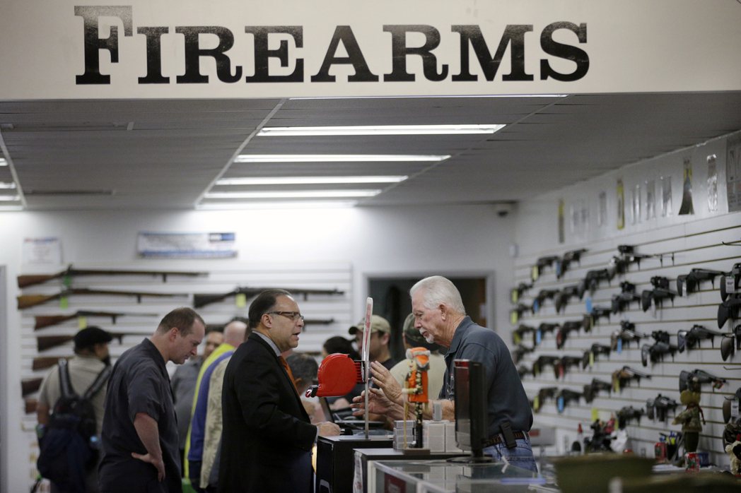美國加州一間販售槍械的店鋪。 美聯社