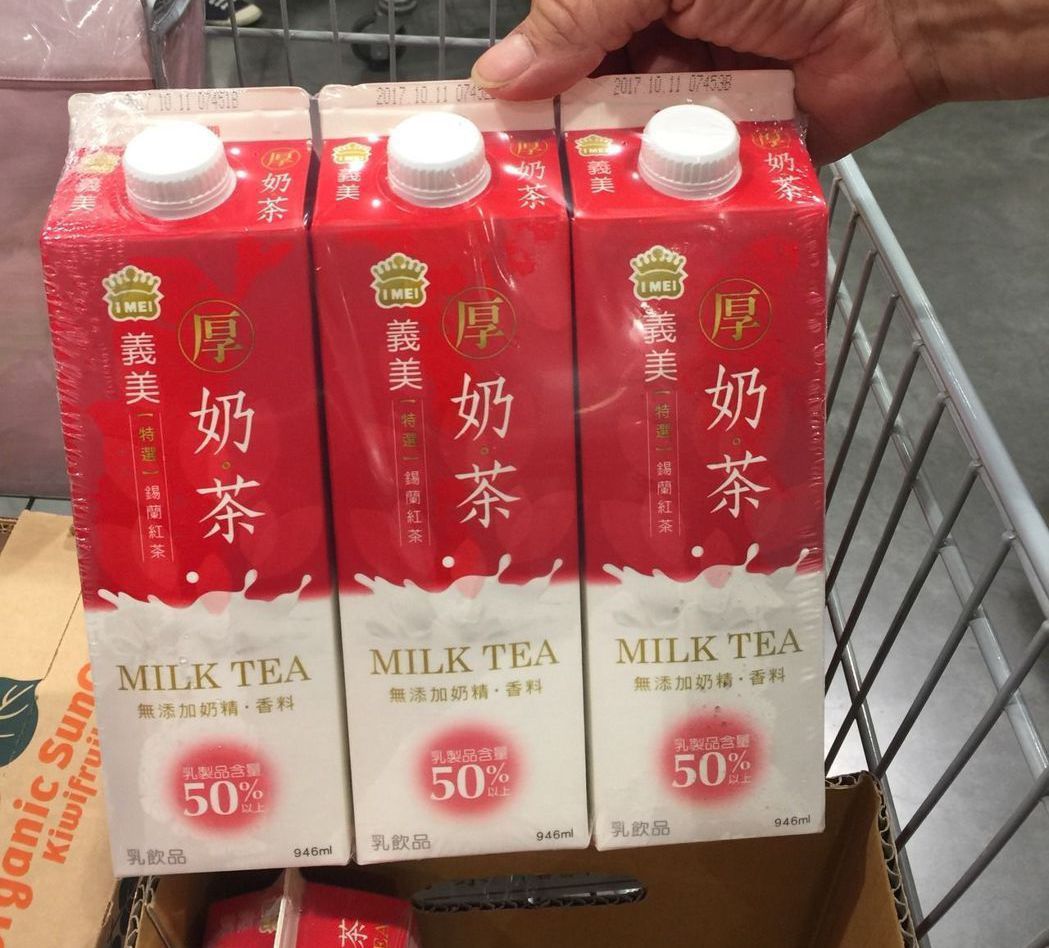 美式賣場獨家販售的「厚奶茶」近日颳起搶購風潮。記者唐秀麗／攝影