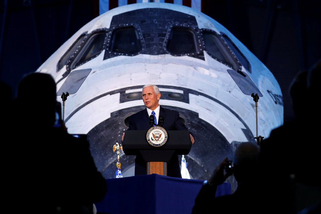美副總統潘斯：美將重返月球 目標上火星