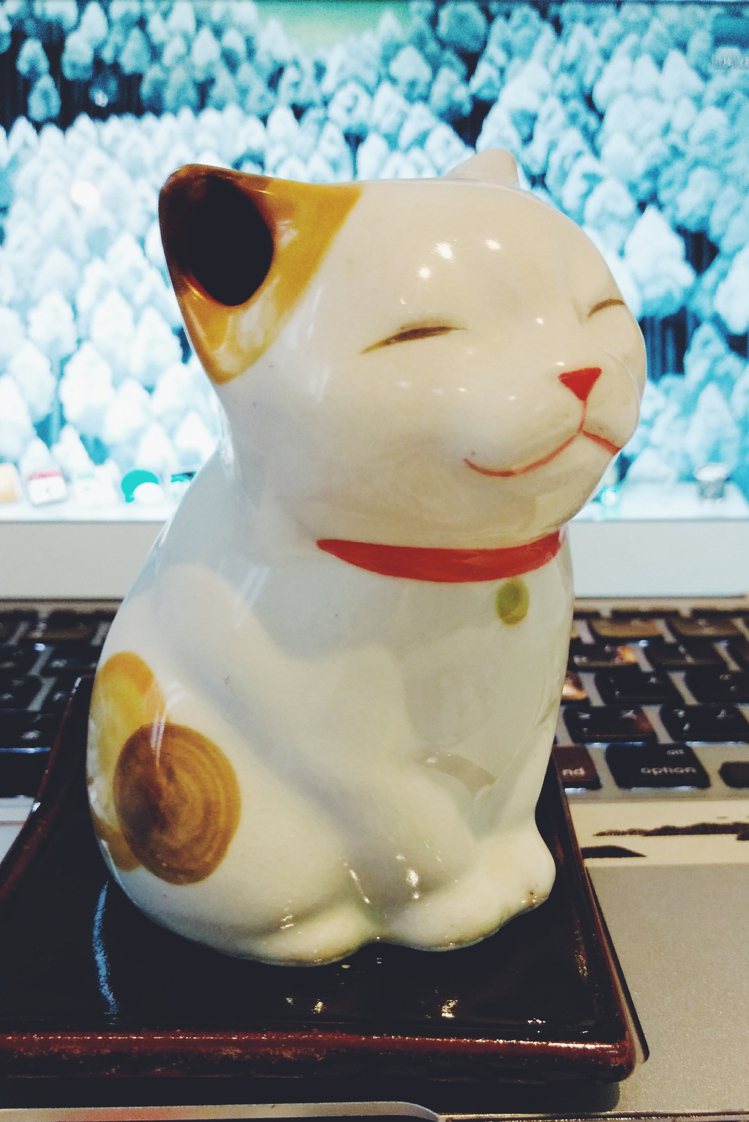 松榮堂貓咪香爐，外形相當療癒。圖／Jamie Chiang