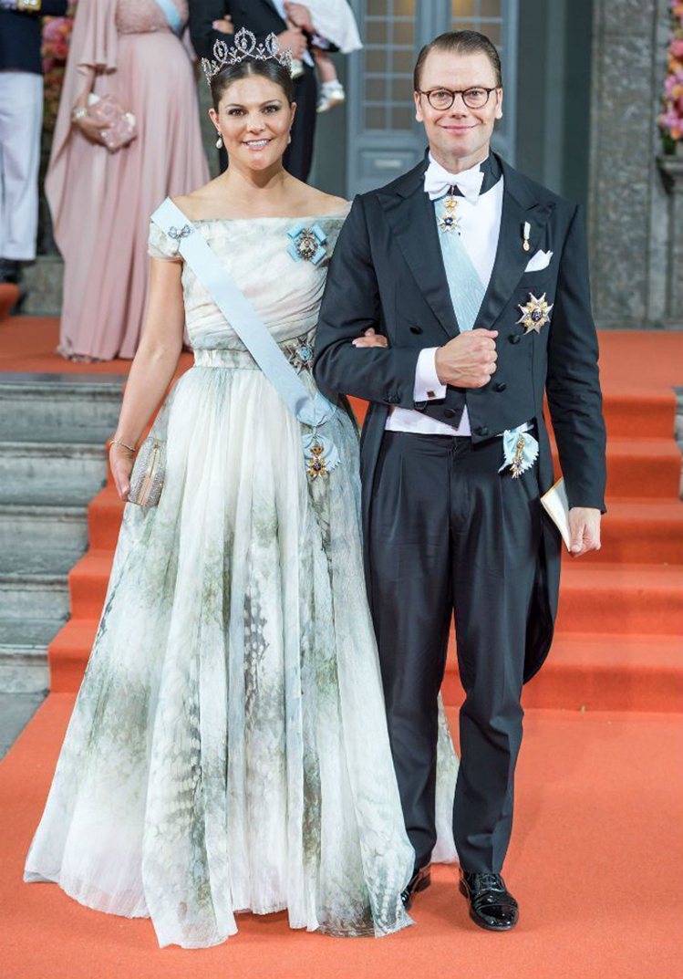 瑞典維多利亞王儲穿上H&M的環保系列出席活動。圖／取自pinterest