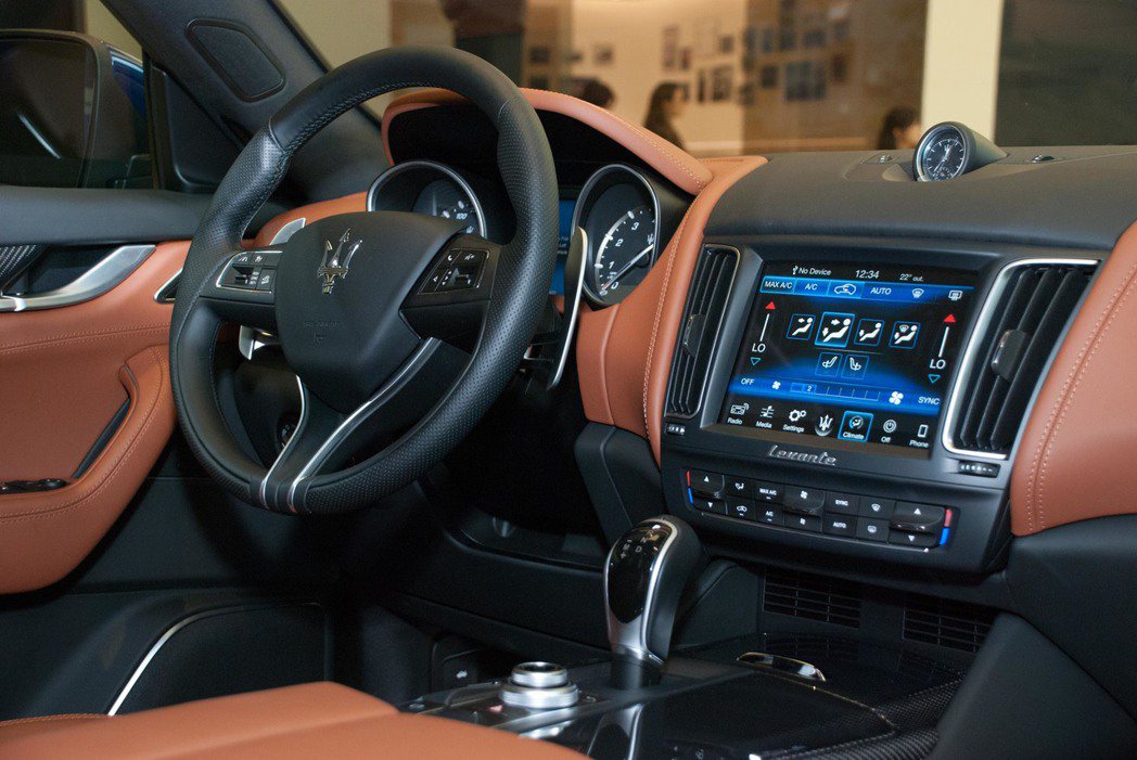 18年式Maserati Levante內裝配置。記者林昱丞／攝影