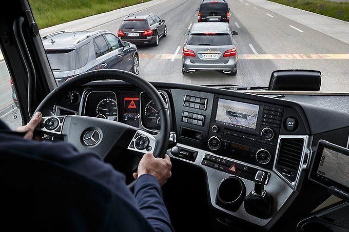Mercedes-Benz Trucks 領先業界，唯一搭載第四代主動煞車輔助系...