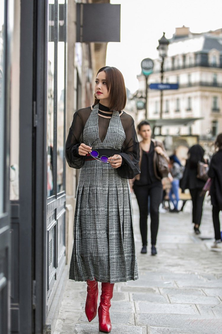 蔡依林身穿FENDI在巴黎街拍。圖／取自微博