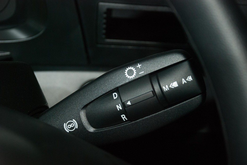 Actros配置Mercedes PowerShift 3新世代變速系統。記者林...