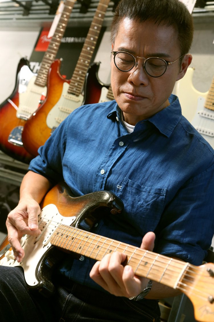 羅大佑的吉他是創作的活泉。記者陳立凱／攝影