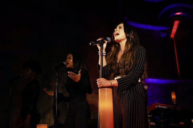 美國知名女歌手Demi_Lovato於BVLGARI晚宴演唱。圖／BVLGARI提供
