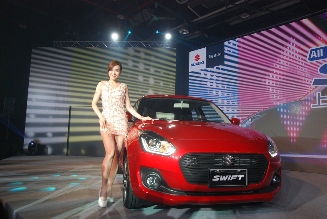 全新 Suzuki Swift 即日上市，建議售價為新台幣 66.9 萬元，Two-tone 雙色加購價一萬元。 記者林鼎智／攝影