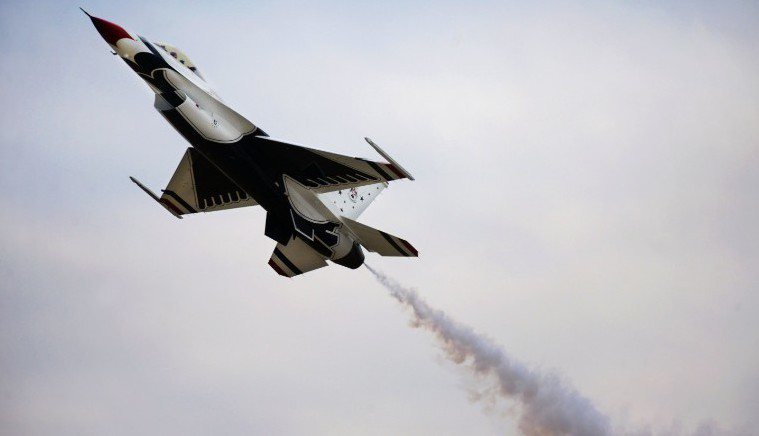 去年6月，一架隸屬於美軍雷鳥飛行表演隊的F-16戰機也發生墜毀意外。 （CNN）