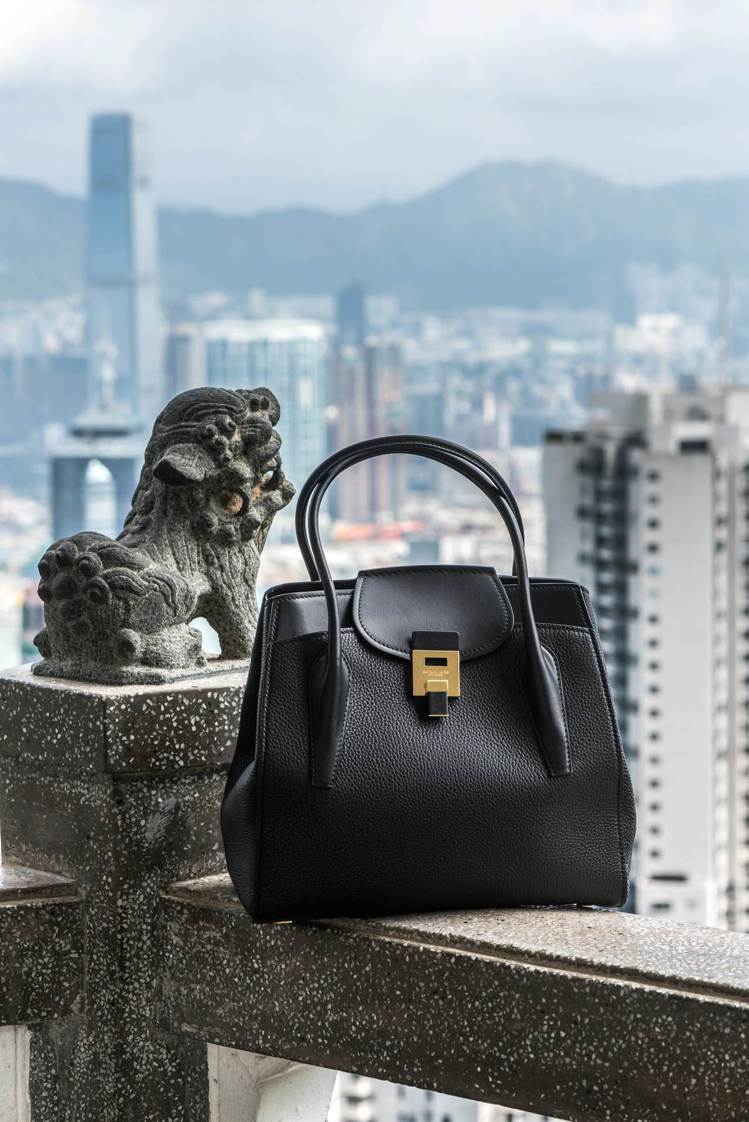 MK Collection全新Bancroft包在戴尚安的作品中表現出香港獨有的...