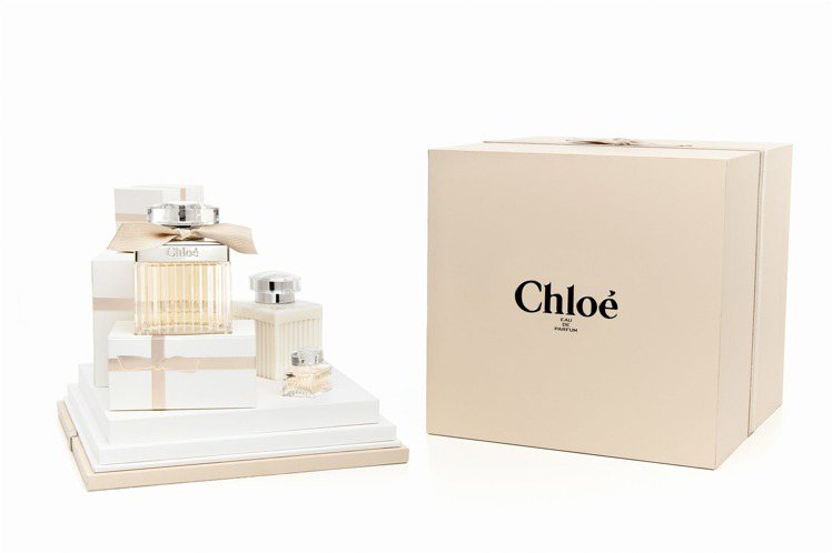 Chloe同名2017許願耶誕樹限量禮盒精裝限定版，售價4,300元。圖／科蒂精品提供