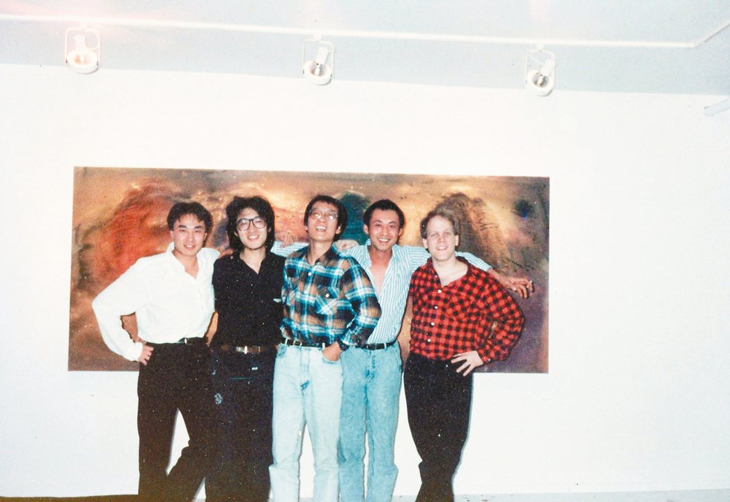 1989年2月的紐約，嚴力(左起)、貝嶺、劉曉波、畫家張偉、蘇哲安在蘇哲安母親的...