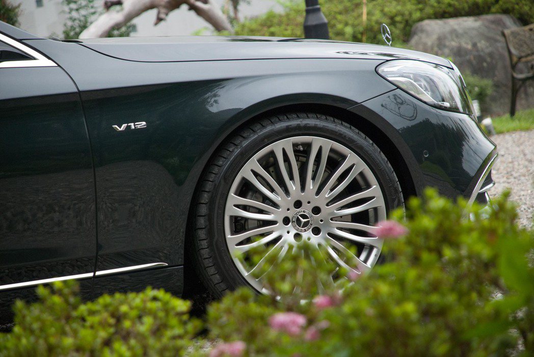 Mercedes-Maybach S650搭載20吋輪圈。記者林昱丞／攝影