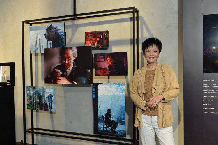 張艾嘉獲頒萬寶龍藝術贊助大賞，是首位得獎的台灣女性，並策劃「I Write書寫．書藝」展覽。圖／萬寶龍提供