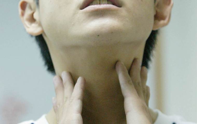一旦發生扁桃腺周圍膿瘍，患者會出現嚴重喉嚨疼痛。 本報資料照片