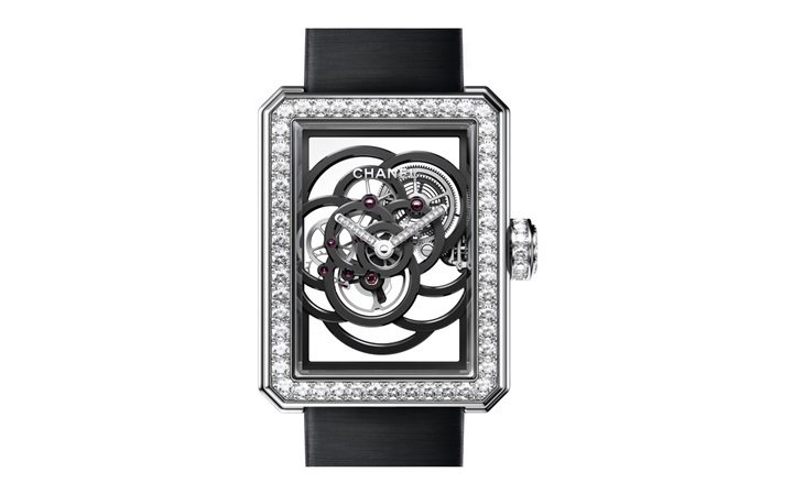 搭載第2顆自製機芯的Première鏤空山茶花腕表，讓香奈兒獲得今年的最佳女表獎。圖／Chanel提供