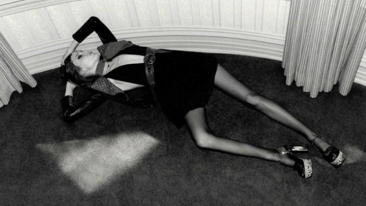 Yves Saint Laurent 2015年一則廣告有過瘦模特被禁。圖／擷自...