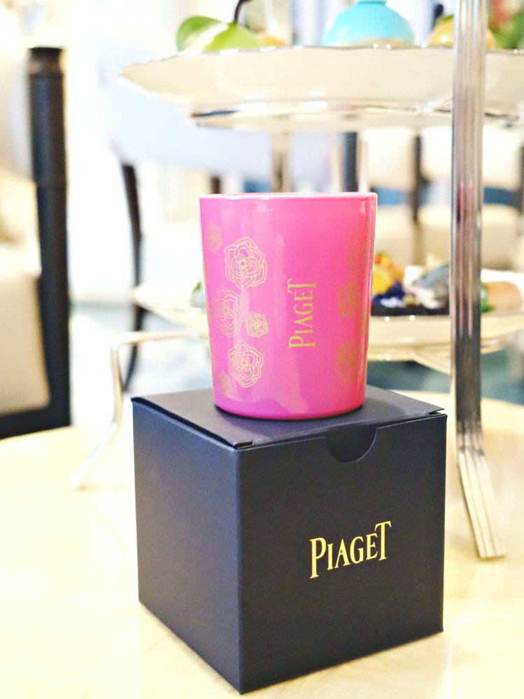 點購奢華下午茶，將附贈全球限量200個Piaget玫瑰香氛蠟燭。圖／記者沈佩臻