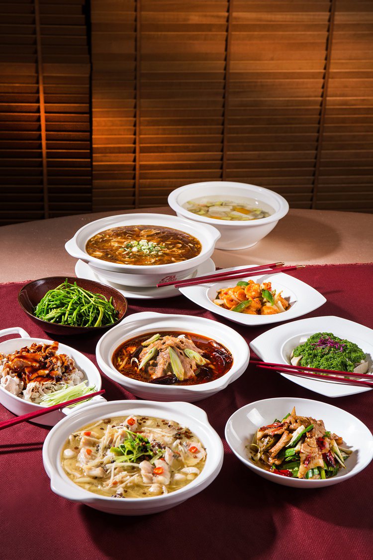 國賓天母川菜廳推出4、6、8人的合菜套餐。圖／國賓提供