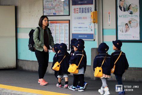 爆肝教室：日本中小學教師的過勞實態