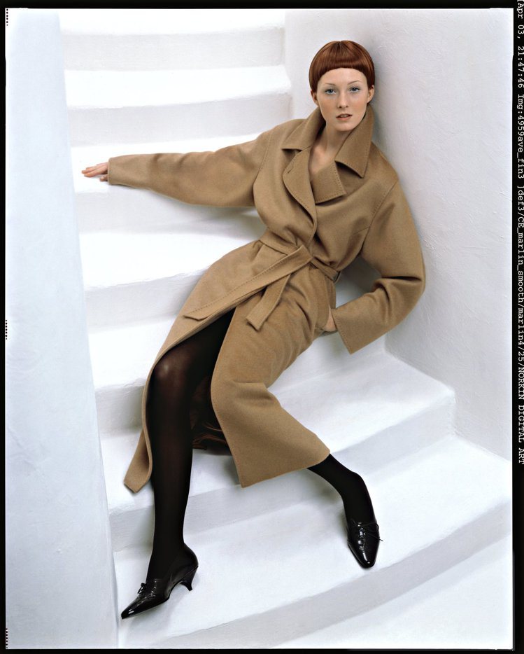 九○年代的Max Mara大衣樣貌，攝影師Richard Avedon拍攝的1998秋冬裝。圖／Max Mara提供
