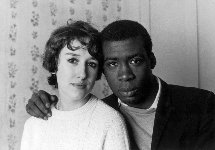 Charlie Phillips 1967年拍攝的Notting Hill Couple。圖／BURBERRY提供
