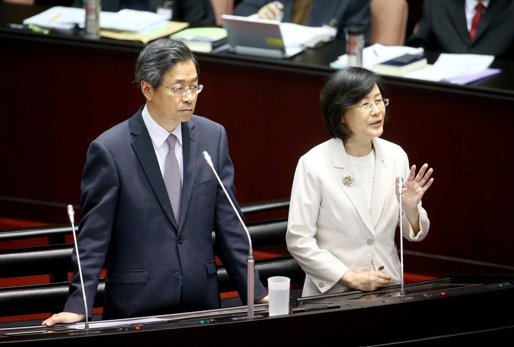 行政院前院長張善政（左）與法務部前部長長羅瑩雪（右）。 本報資料照片