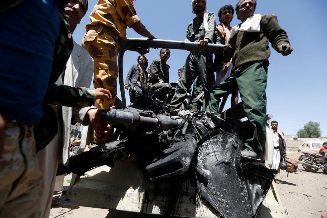 葉門叛軍「青年運動組織」今年10月1日稱他們在首都沙那擊落一架無人機。 （路透）