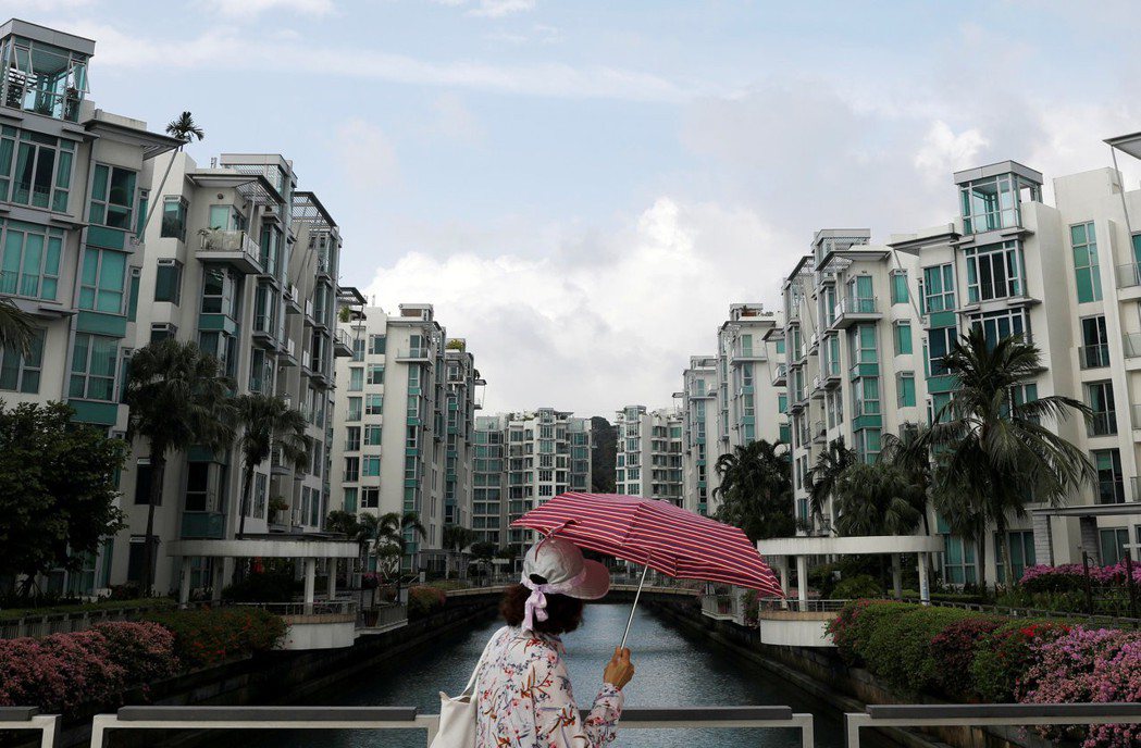 新加坡並沒有明顯住宅短缺的問題，不斷興建住宅區的用意，是為了達到政府擘劃的「七百...