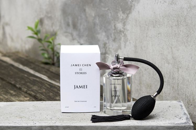 JAMEI CHEN X STORIES限量水晶瓶身香氛在12月推出預購。圖／J...