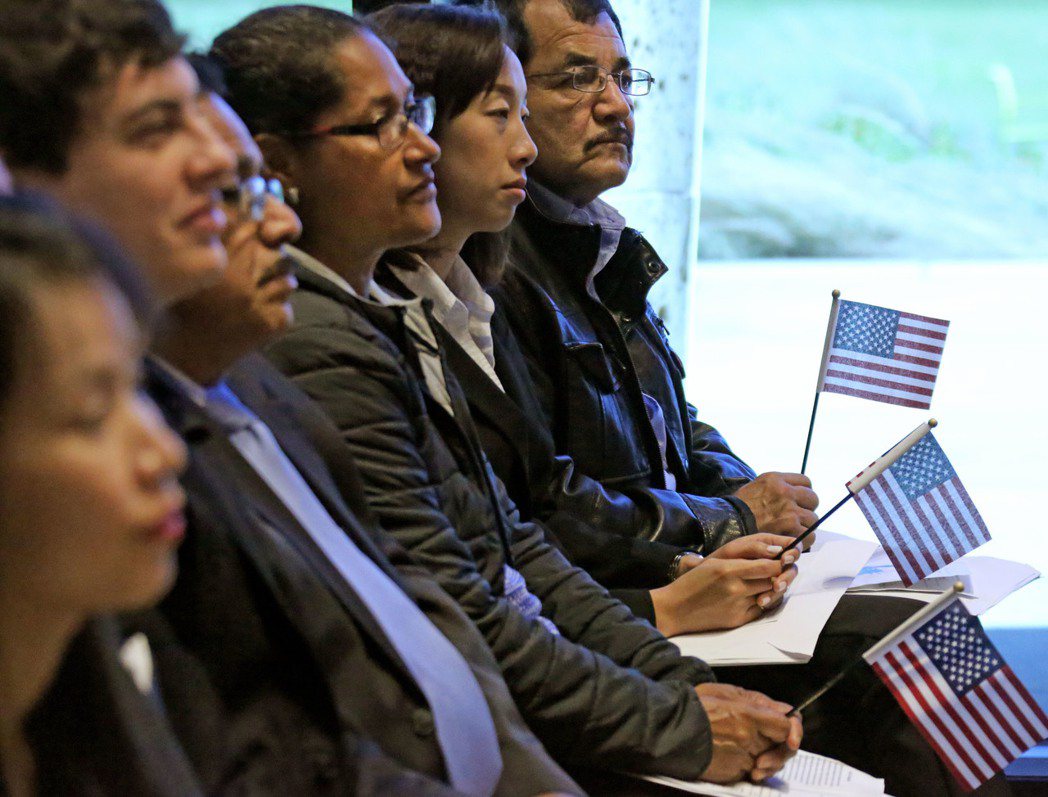 移民申請入籍美國暴增。