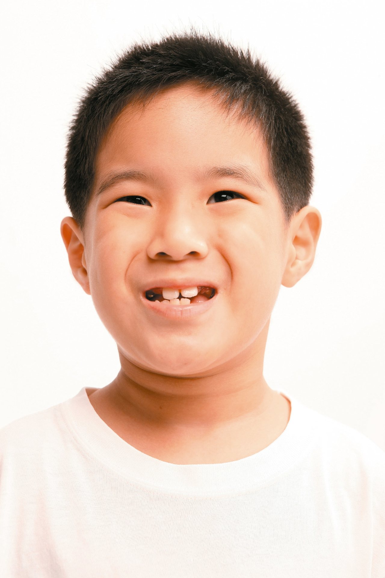孩子牙齒掉了，家長總有兩樣情，如果乳牙自然脫落，代表孩子的恆牙可能要長出來了；如果是恆牙撞斷或是撞掉了，通常要憂心後續如何補救。