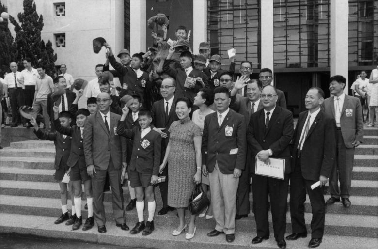 1969年台中金龍少棒隊獲世界冠軍後拜訪台灣省議會。 圖／台灣省諮議會提供
