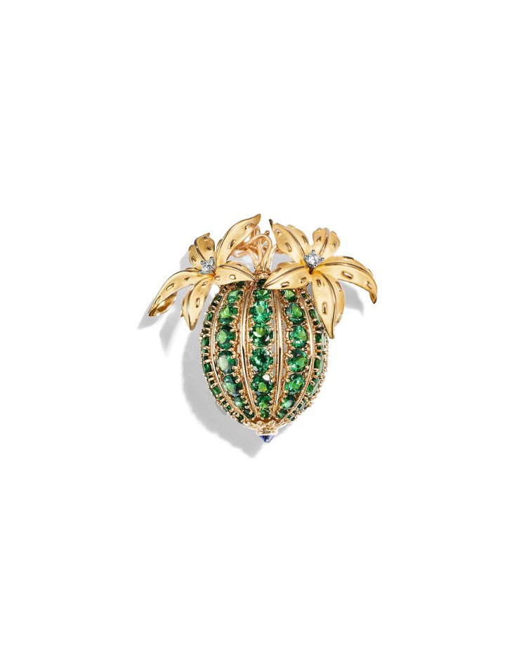 Tiffany & Co. Schlumberger 可可豆胸針18K金與鉑金鑲嵌圓形沙弗萊石、圓形鑽石，以及蛋面形藍寶石，189萬元。圖／Tiffany提供
