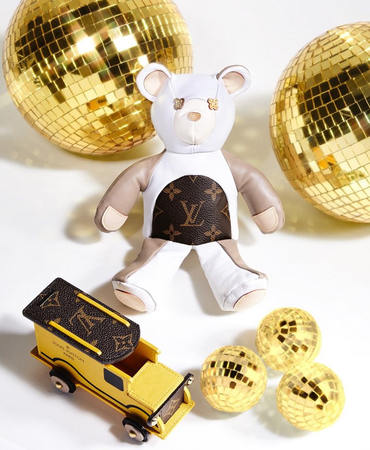 Louis泰迪熊，售價22,300元；香港廣東道限店發售Titi玩具卡車，價格店洽。圖／LV提供