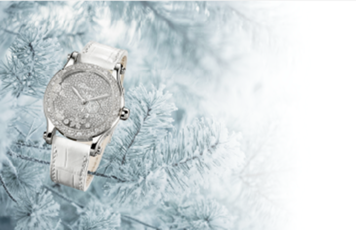 蕭邦Happy Snowflakes腕表，18K白金36毫米表徑，自動上鍊機芯，防水30米，以珍珠母貝鑲嵌雪花綴飾，綴以三顆滑動鑽石與單顆滑動雪花綴飾，246萬8,000元，限量發行25只。圖／迪生提供