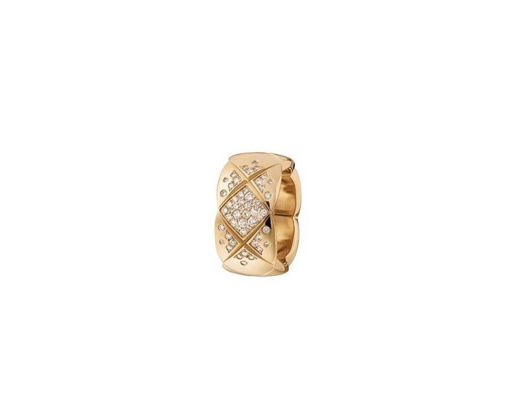 COCO CRUSH 戒指中型款，18K Beige米色金鑲嵌鑽石，22萬7,000元。圖／香奈兒提供