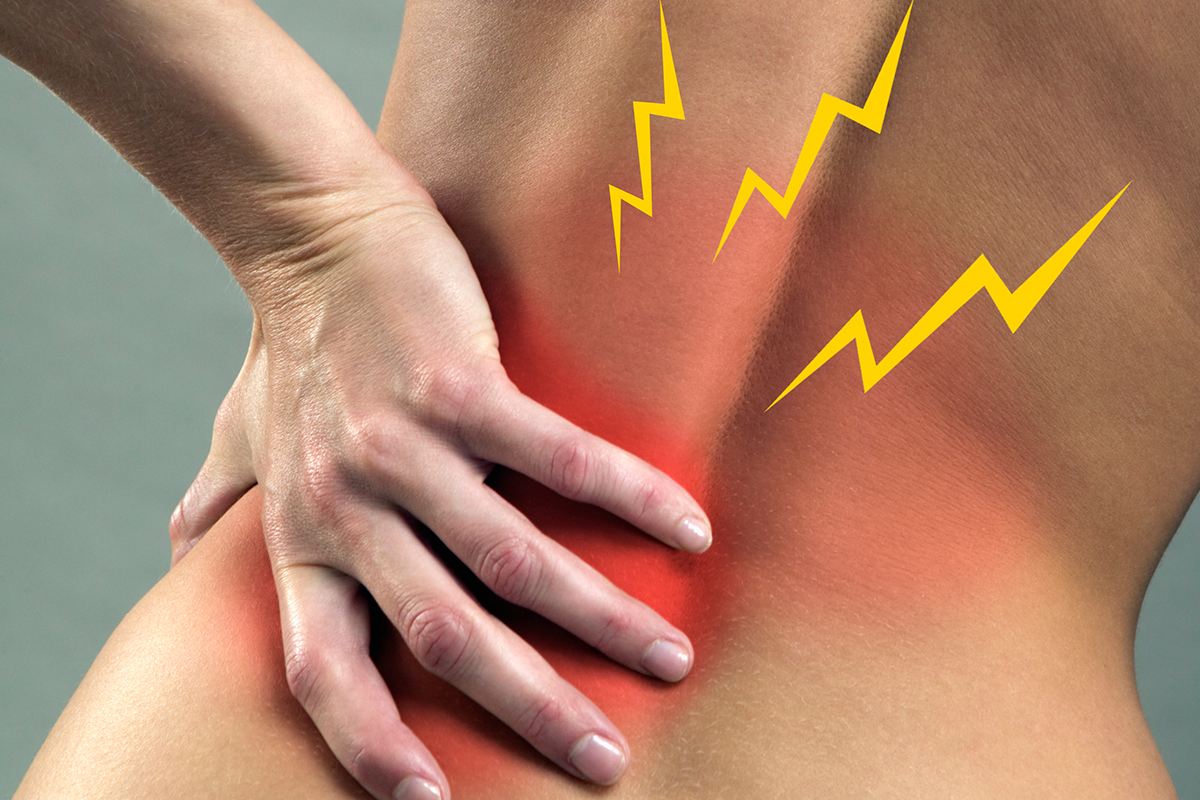 骨質疏鬆症早期多半沒有症狀，等到出現背痛、駝背等症狀時，往往已經趨為嚴重了。<br />圖／ingimage