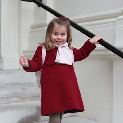 夏綠蒂小公主好威 剛上學就會時尚女星的同色穿搭 
