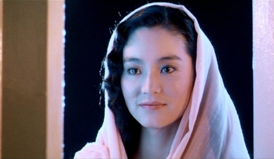 林青霞在「我愛夜來香」有純情浪漫的造型。圖／擷自YouTube