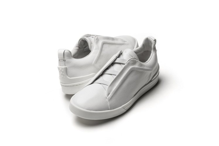 Ermenegildo Zegna Couture白色Triple Stitch運動鞋，鞋身由顆粒壓紋小牛皮構成，鞋尾位置綴有Zegna 經典「Triple Stitch」標誌。圖／Ermenegildo Zegna提供