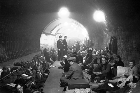 最初希望防空洞在戰後可以快速改建成為地下鐵，沒想到人算不如天算，變成了都市中的小...