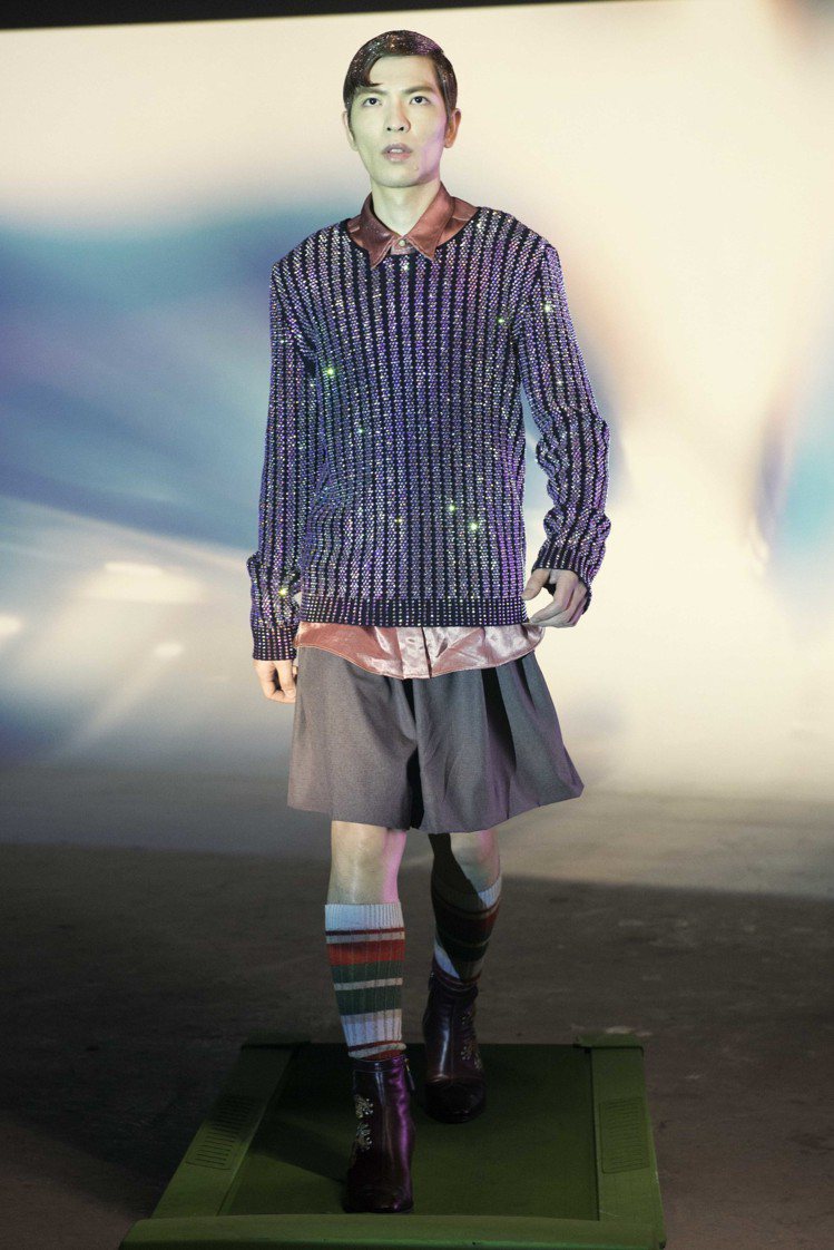 拍攝《皮囊》單曲MV，老蕭換穿一系列Gucci早春新裝。圖／華納音樂提供