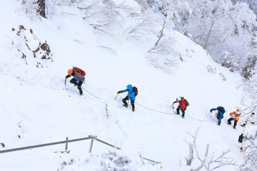 徒具形式的雪季管制，是增加登山安全，還是帶來更多危險？