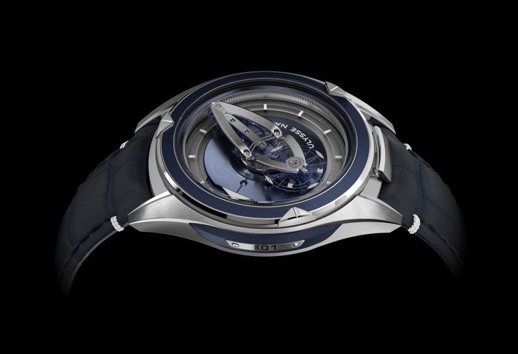 雅典Freak Vision奇想創見腕表，45毫米鉑金表殼、UN250機芯，314萬800元。圖／雅典表提供