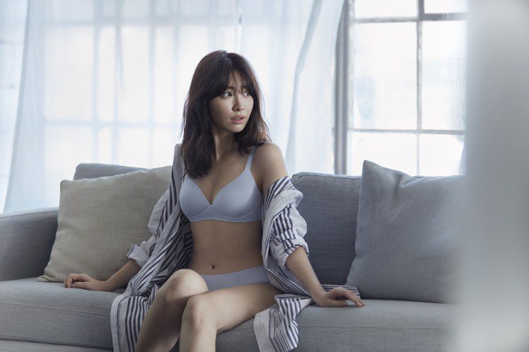 日本女星小嶋陽菜成為UNIQLO Wireless Bra全新無鋼圈美型胸罩系列，最新一季品牌形象大使。圖／UNIQLO提供