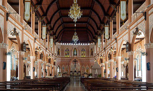 聖母無原罪天主教堂內部相當美麗。圖／泰國觀光局提供