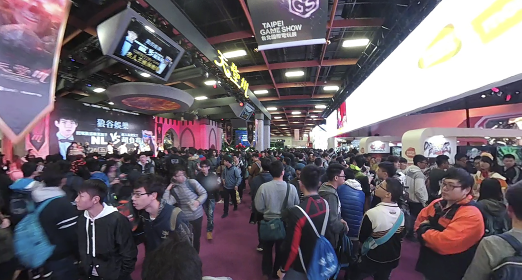 台北國際電玩展玩家區首日，人潮擠爆世貿一館。記者黃筱晴／攝影
