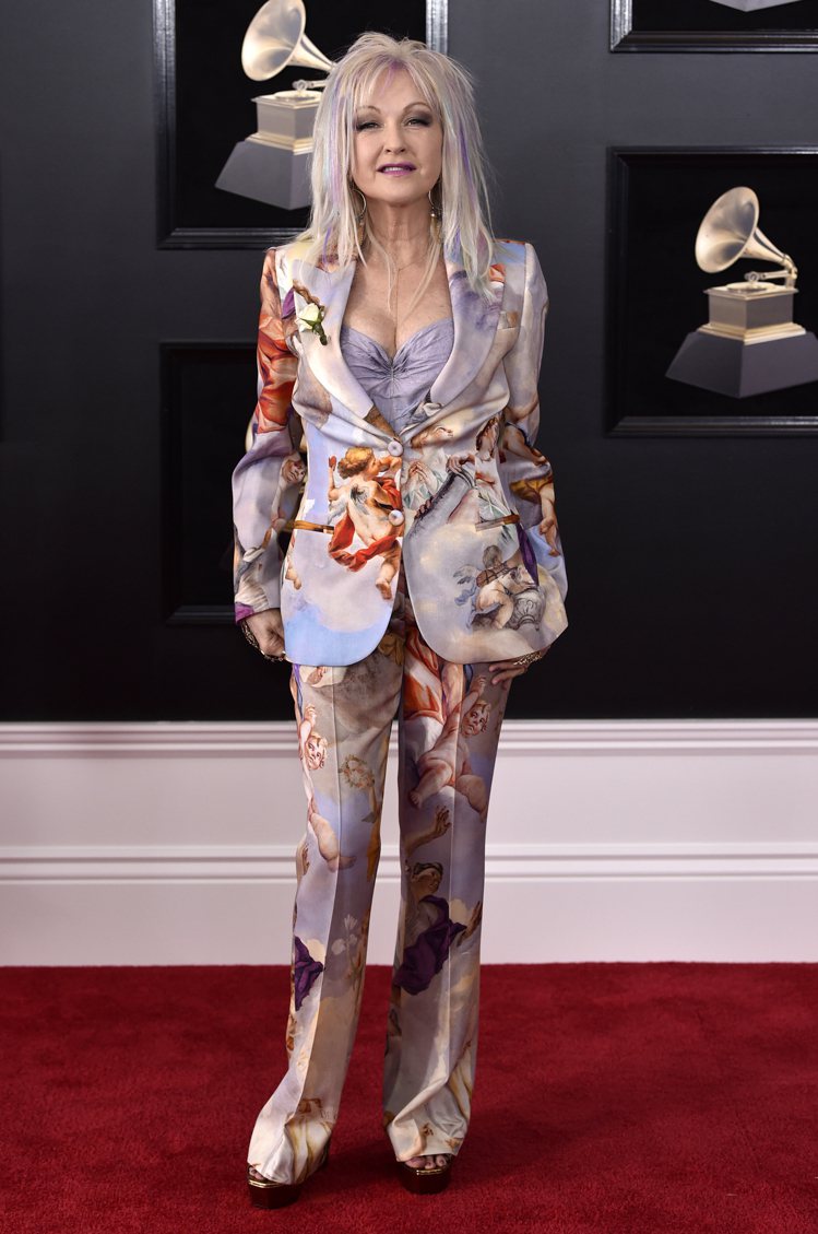 資深女星辛蒂羅波穿著Moschino印花酷裝現身。圖／美聯社