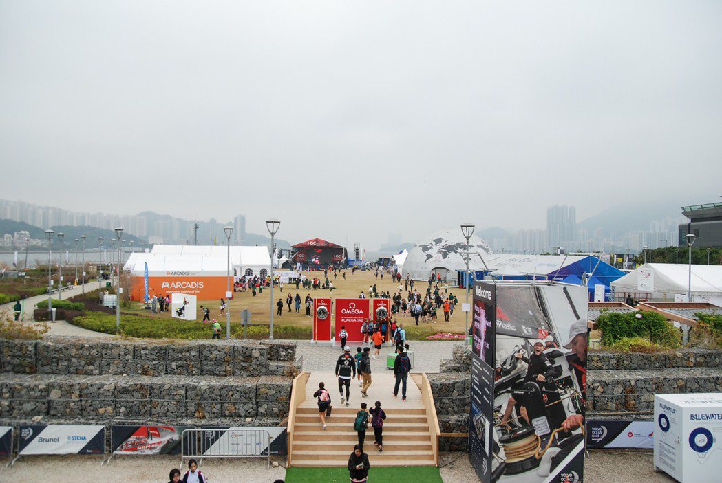 活動地點位於香港的啟德跑道公園，現場並有展示帆船剖面圖與相關導覽資訊。 記者林鼎...
